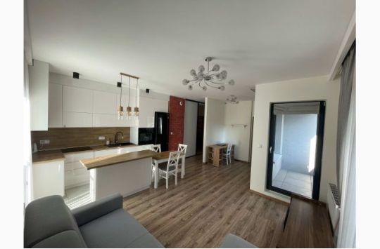 Mieszkanie do wynajęcia o pow. 50m2 plus komórka 3.8m2.
 Mieszkanie znajduje si