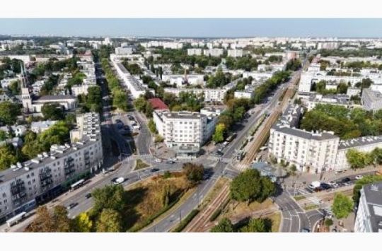 Centrum Żoliborza
Metro 
Świetny punkt komunikacyjny
Cisza
Dużo zieleni.